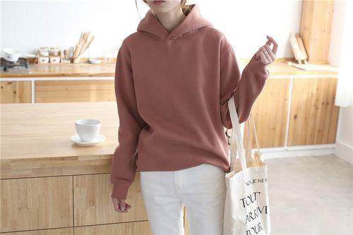 明星同款冬季卫衣穿搭,轻松打造时尚休闲风穿搭指南