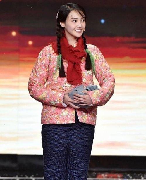 明星宝贝穿棉袄视频,冬日暖萌画面引网友热议